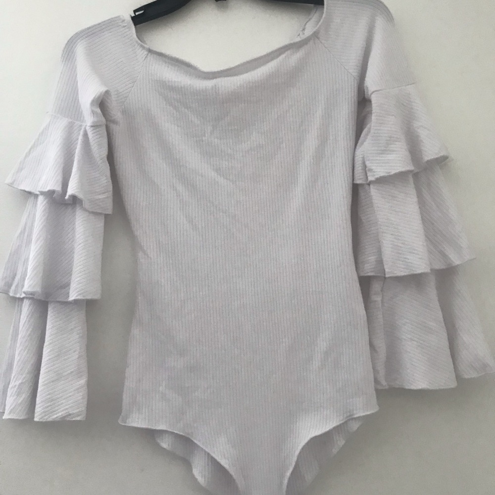 Sold❗️Off the shoulders white bodysuit